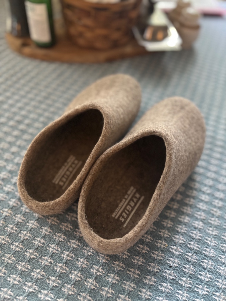 Kyrgies Classic Oatmeal Slippers 39 Eu | 8.5/9 — image 5 of 6